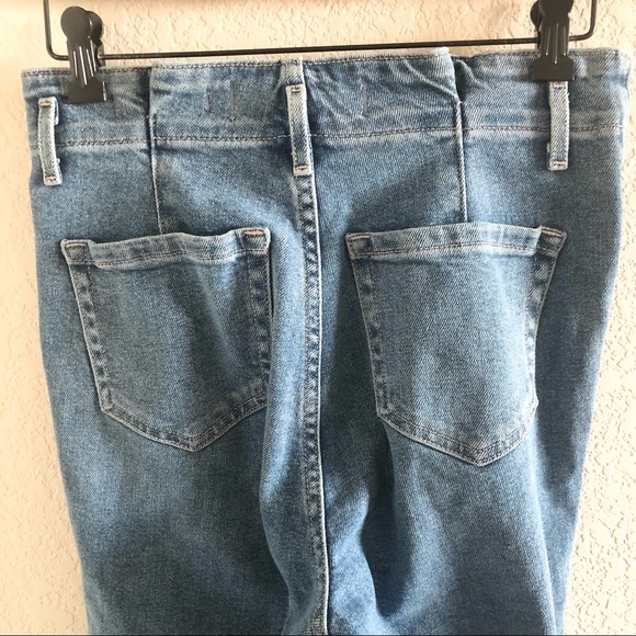 SOLD Hollister Ultra High-Waisted Mom Jeans - Picture 6 of 9